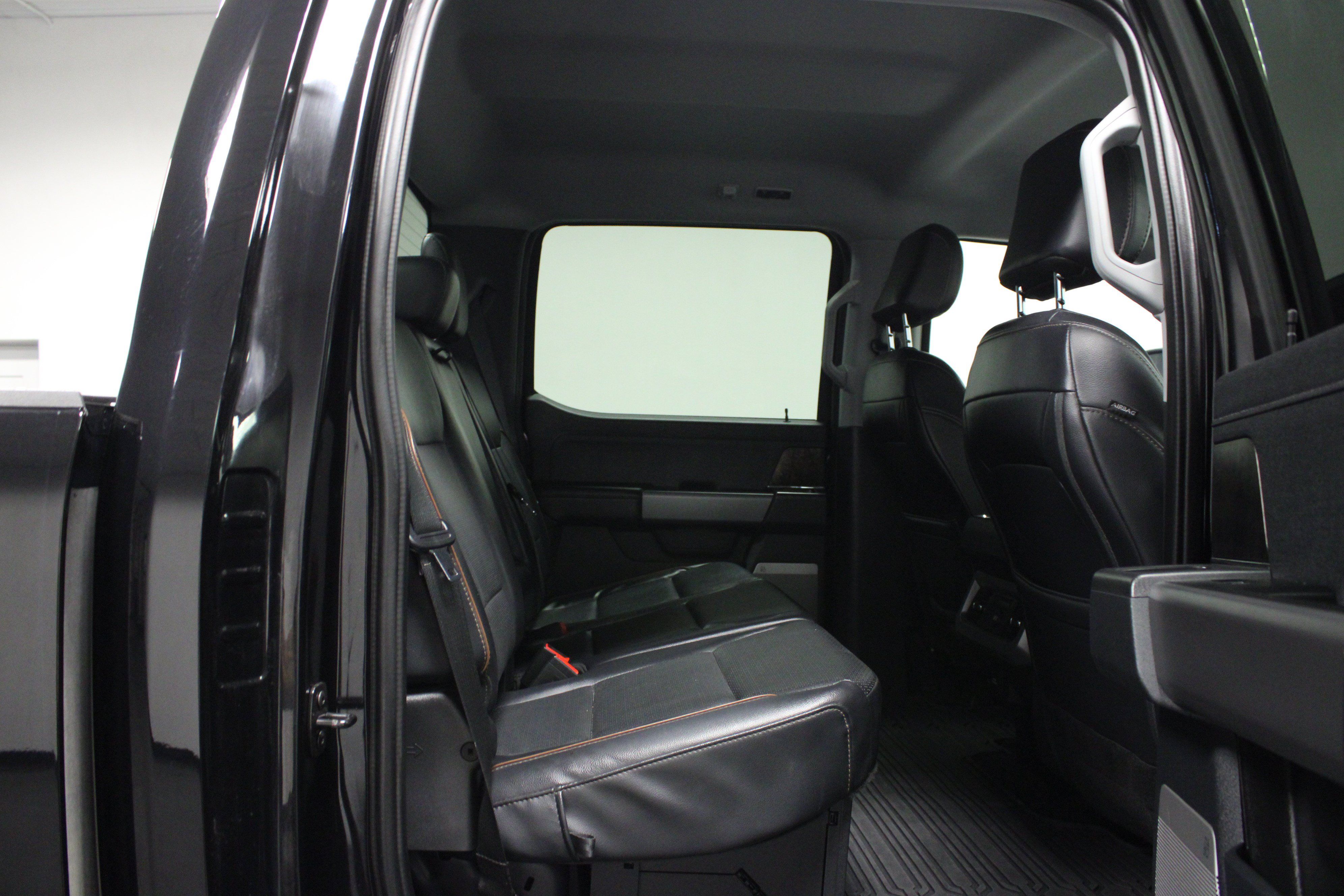 Used 2025 Ford F250 Lariat w/ Black Appearance Package AWD/4WD image 15