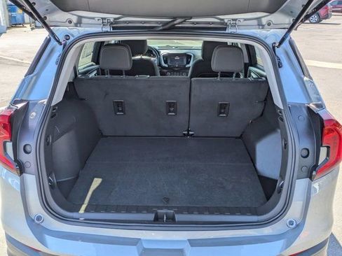 Used 2024 GMC Terrain SLE image 10
