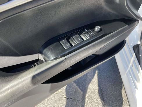 Used 2025 Toyota Camry SE image 28