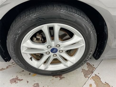 Used 2018 Ford Fusion SE w/ Fusion SE Technology Package image 24