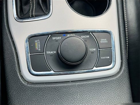 Used 2018 Jeep Grand Cherokee SRT image 19