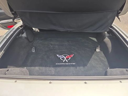 Used 2004 Chevrolet Corvette Coupe w/ Preferred Equipment Group RWD image 10