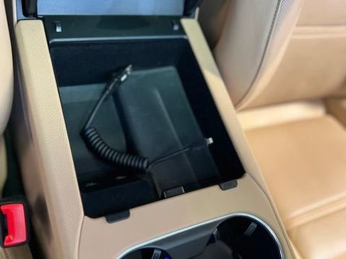 Used 2023 Porsche Cayenne Platinum Edition image 30