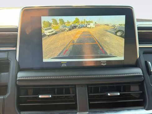 Used 2023 Chevrolet Suburban Premier RWD image 31