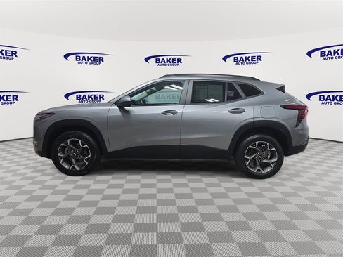 Used 2024 Chevrolet Trax LT w/ Driver Confidence Package image 8