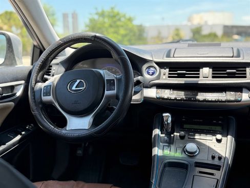 Used 2012 Lexus CT 200h Premium image 11