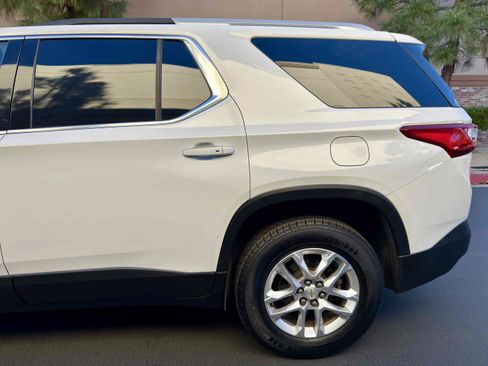 Used 2018 Chevrolet Traverse LT w/ LPO, Black Accent Package FWD image 13