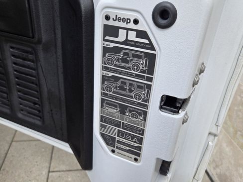 Used 2026 Jeep Wrangler Unlimited Rubicon AWD/4WD image 21
