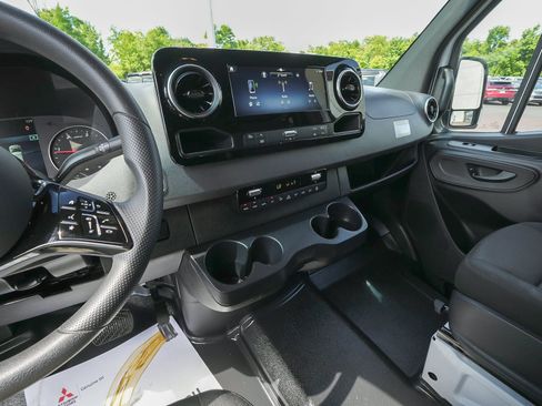 Used 2025 Mercedes-Benz Sprinter 2500 image 26