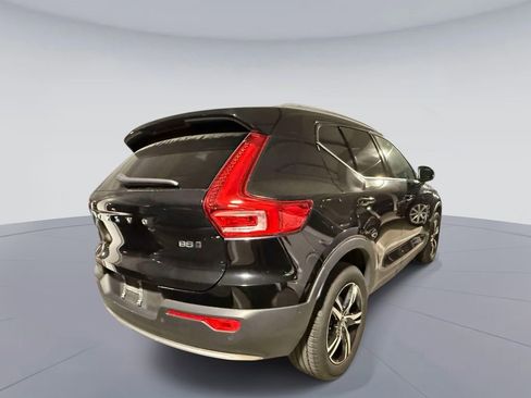 Used 2023 Volvo XC40 B5 Plus w/ Climate Package AWD/4WD image 4
