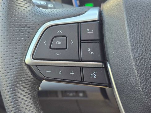 Used 2023 Toyota Sienna Limited image 35