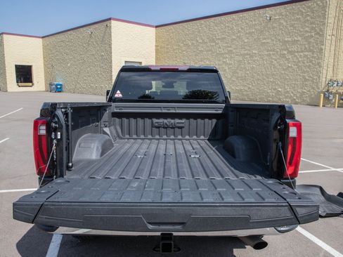 Used 2024 GMC Sierra 2500 SLT AWD/4WD image 16