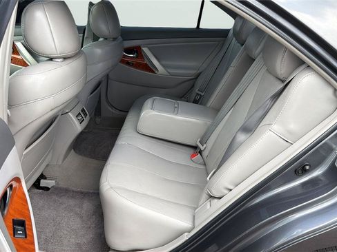 Used 2011 Toyota Camry XLE w/ SE/XLE Extra-Value Pkg FWD image 20