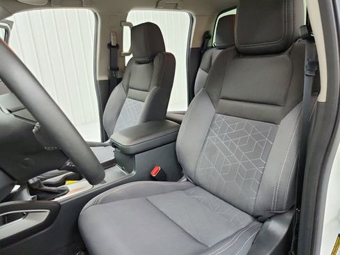 Used 2025 Nissan Frontier SV w/ SV Convenience Package image 19