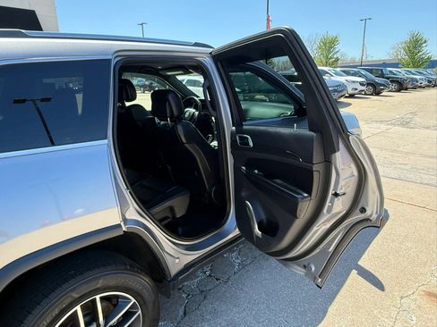 Used 2018 Jeep Grand Cherokee Limited AWD/4WD image 23