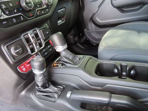 New 2025 Jeep Gladiator Willys image 6