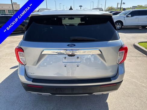 Used 2022 Ford Explorer XLT w/ Equipment Group 202A image 10