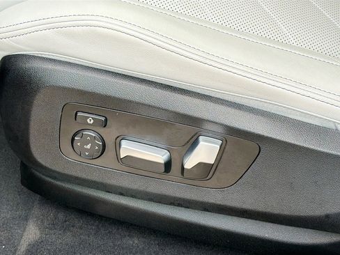 Used 2025 BMW X6 xDrive40i w/ Premium Package image 25