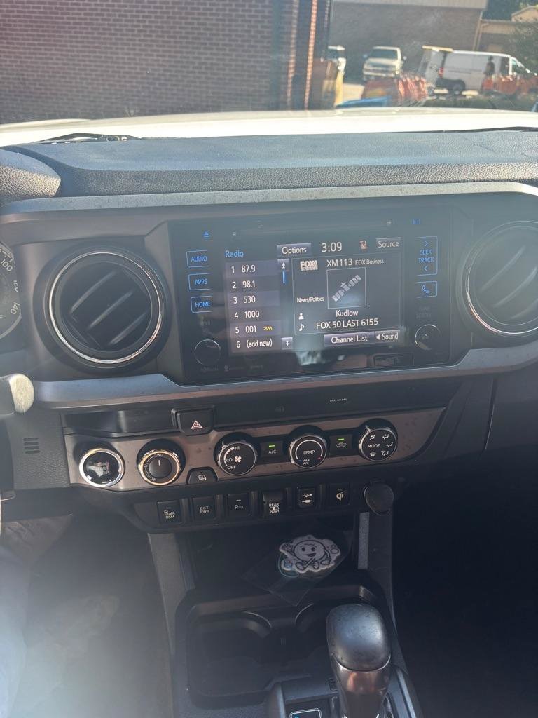 Used 2019 Toyota Tacoma TRD Off-Road w/ Technology Package AWD/4WD image 12