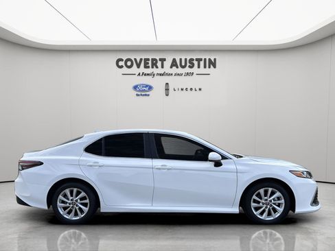 Used 2024 Toyota Camry LE image 6