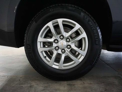 Used 2023 Chevrolet Suburban LT image 10