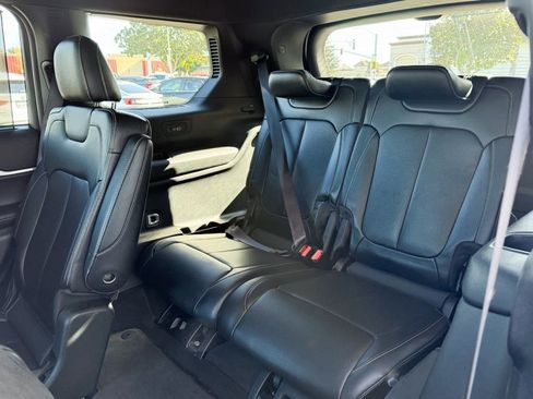 Used 2024 Jeep Grand Cherokee L Limited w/ Luxury Tech Group II image 15