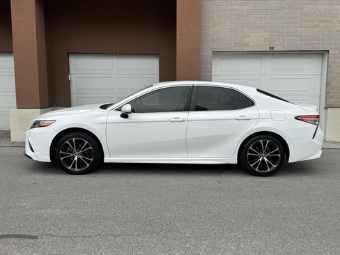 Used 2018 Toyota Camry SE w/ Protection Package (Q2) FWD image 2