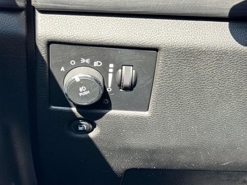 Used 2019 Jeep Grand Cherokee Altitude AWD/4WD image 16