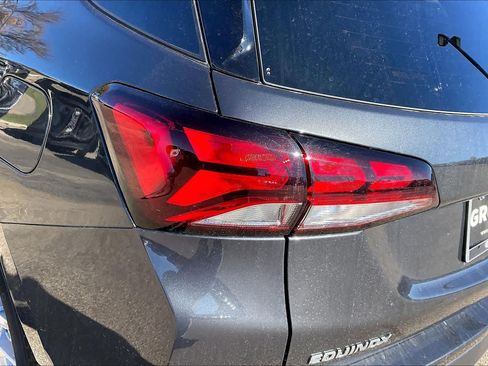 Used 2023 Chevrolet Equinox LT image 52
