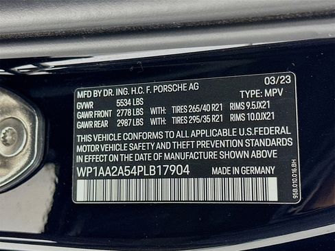 Used 2023 Porsche Macan Turbo image 34