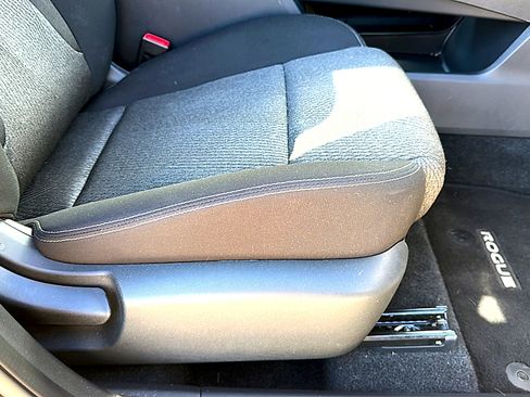 Certified 2025 Nissan Rogue SV image 25