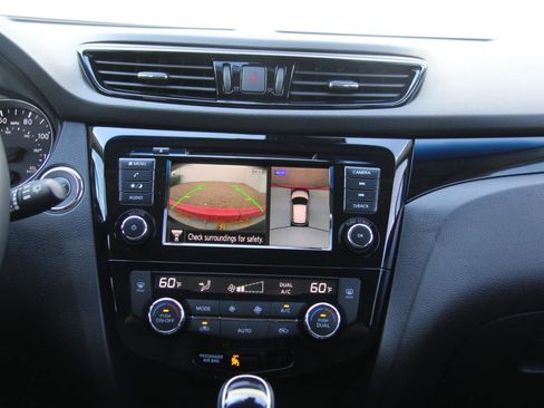 Used 2022 Nissan Rogue Sport SV w/ Technology Package image 17