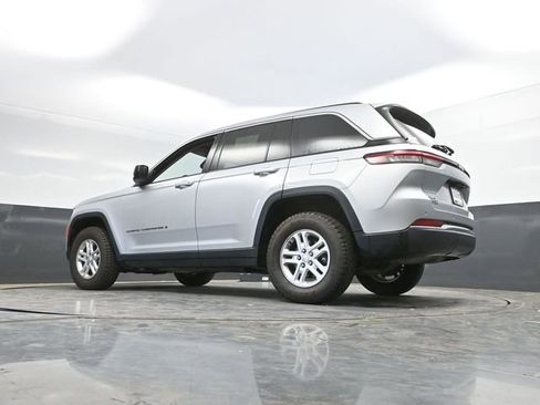 Used 2024 Jeep Grand Cherokee Laredo AWD/4WD image 53