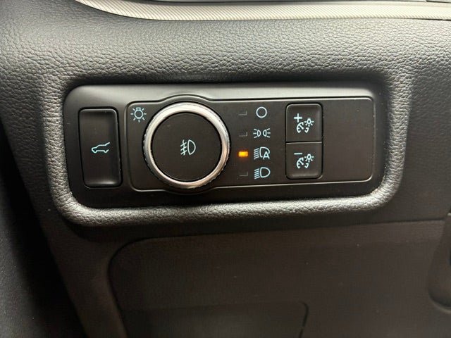 Used 2020 Ford Explorer XLT w/ Equipment Group 202A AWD/4WD image 28