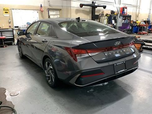 Certified 2025 Hyundai Elantra Sport image 4