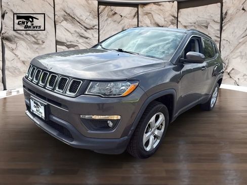 Used 2019 Jeep Compass Latitude AWD/4WD image 1