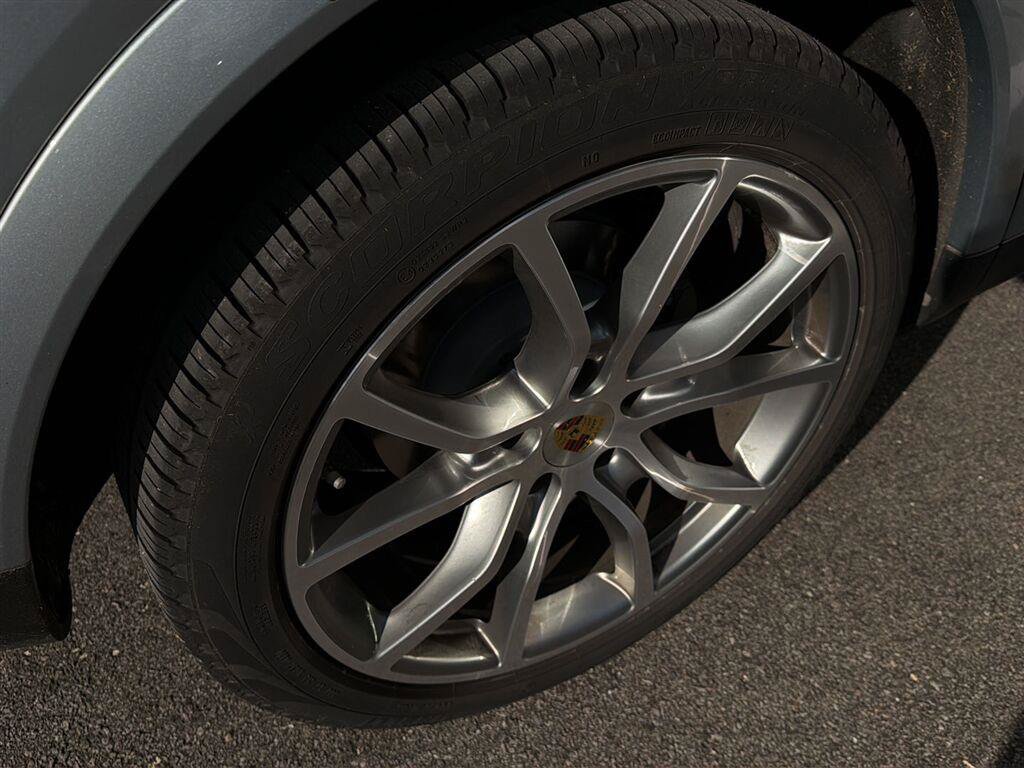 Used 2020 Porsche Cayenne S AWD/4WD image 17