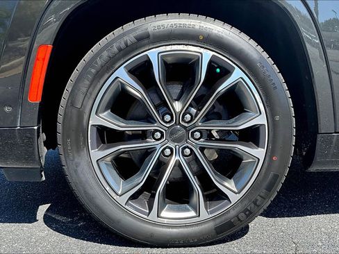 Used 2023 Jeep Grand Wagoneer L Series III image 9