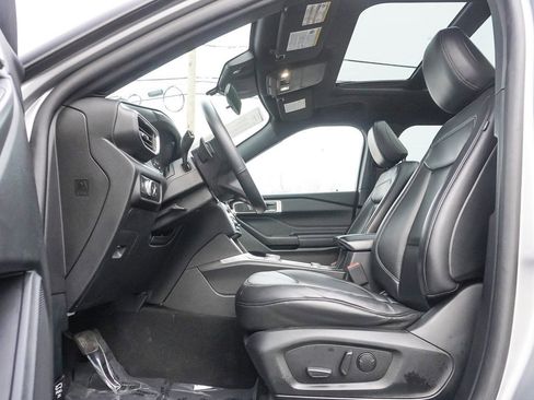 Used 2020 Ford Explorer XLT w/ Equipment Group 202A image 36