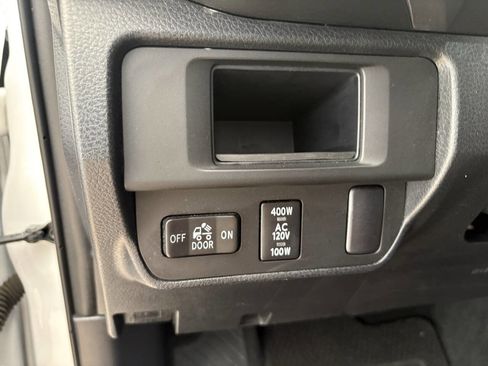 Used 2016 Toyota Tacoma TRD Sport w/ Towing Package image 23