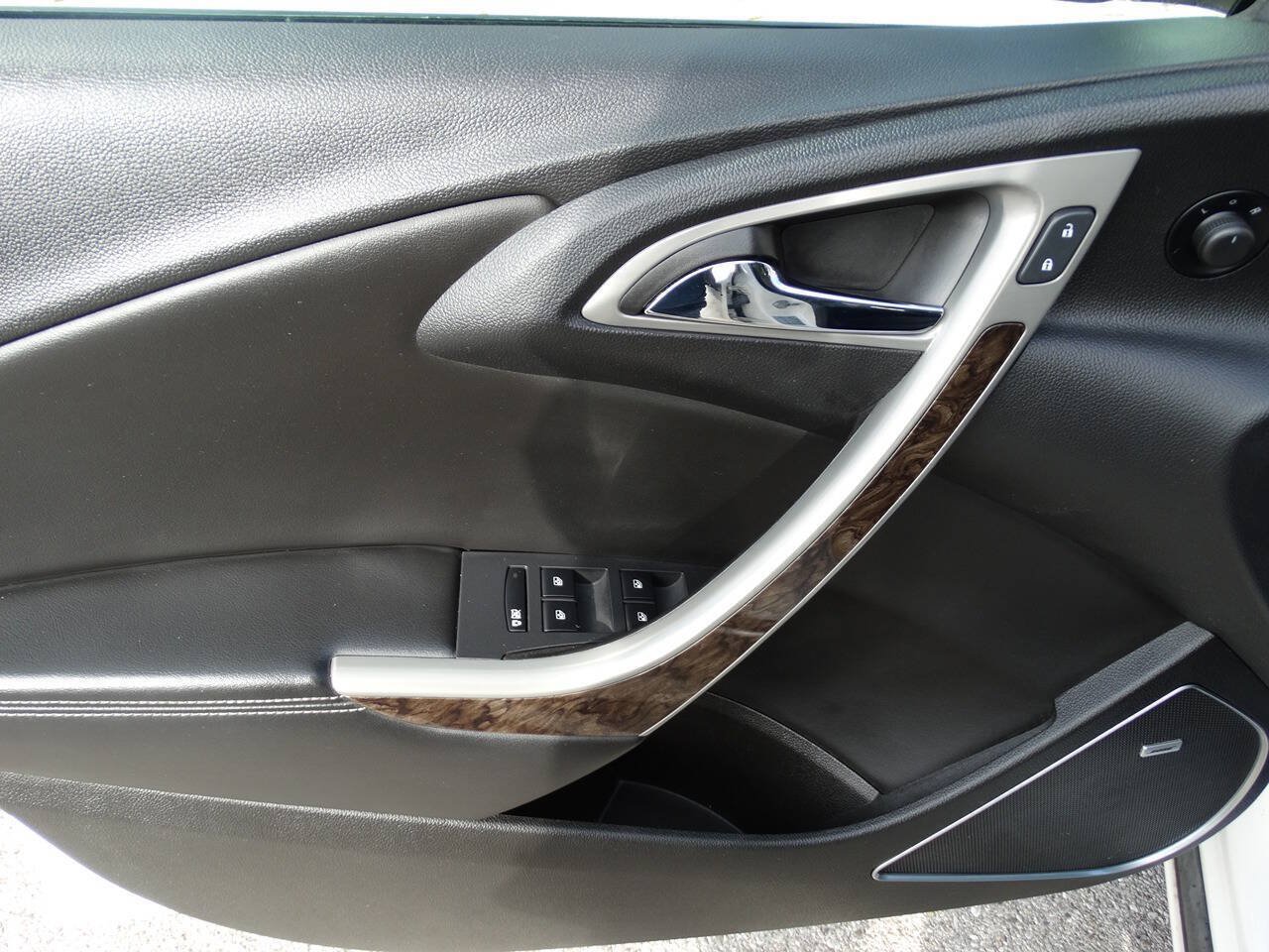 Used 2012 Buick Verano Leather FWD image 15