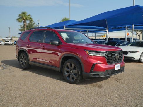 Used 2025 Honda Pilot Sport image 3