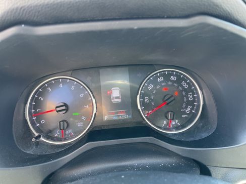 Used 2020 Toyota RAV4 XLE Premium FWD image 6