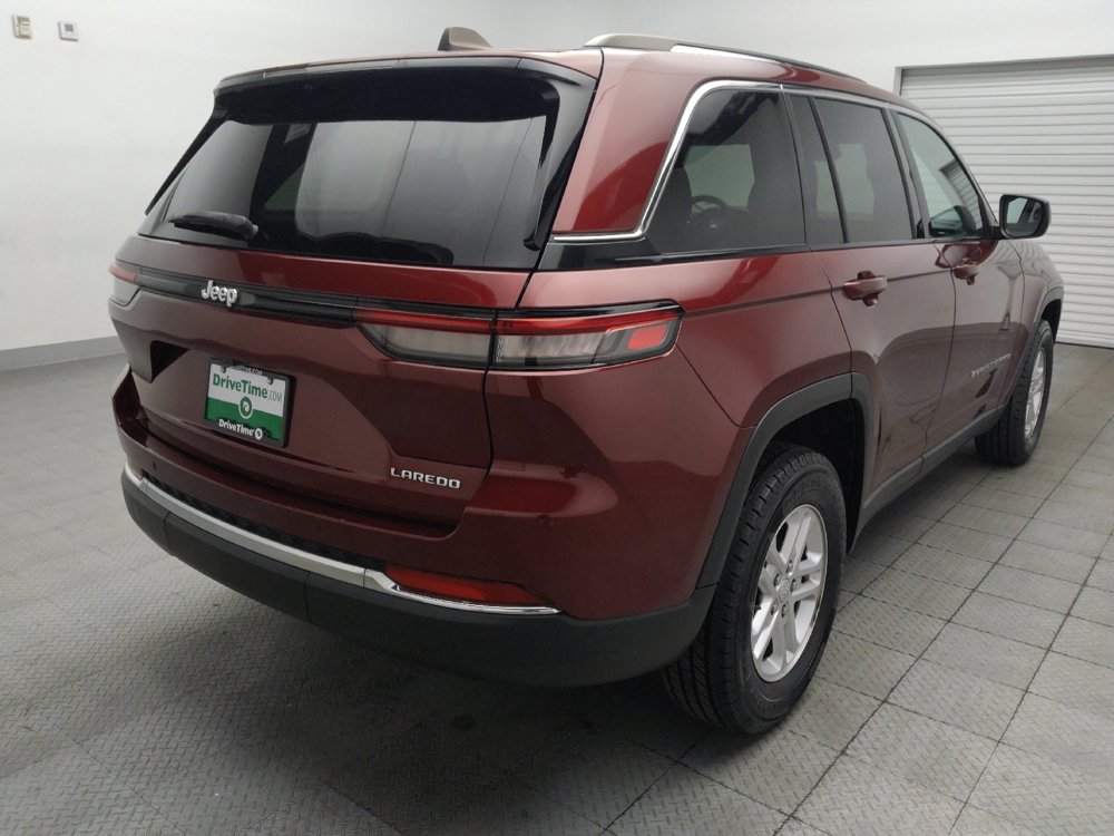 Used 2024 Jeep Grand Cherokee Laredo RWD image 9