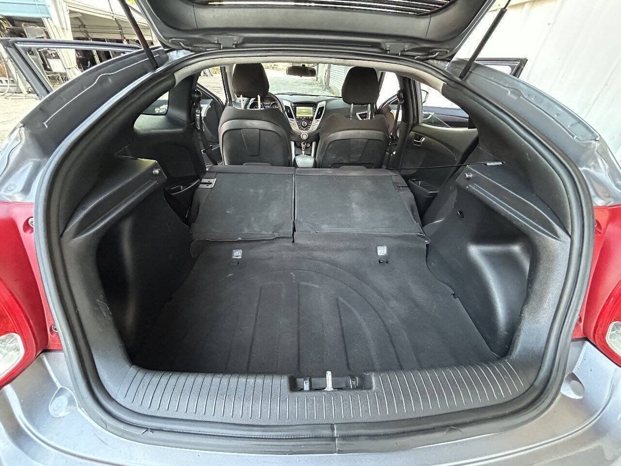 Used 2016 Hyundai Veloster FWD image 21