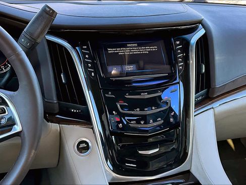 Used 2017 Cadillac Escalade Luxury image 6