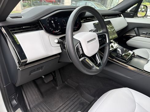 Used 2025 Land Rover Range Rover Sport SE AWD/4WD image 24