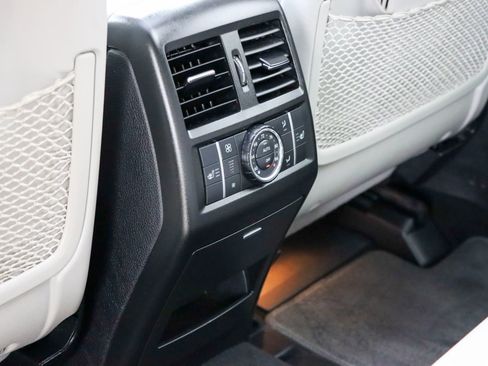 Used 2015 Mercedes-Benz GL 550 4MATIC image 34