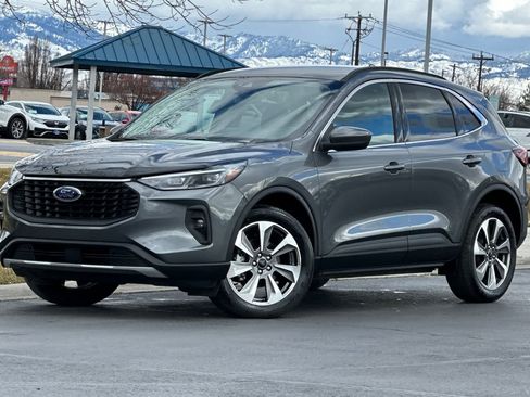 Certified 2025 Ford Escape Platinum image 1