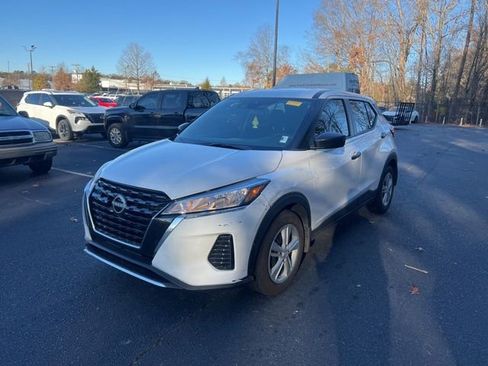 Used 2024 Nissan Kicks S image 1
